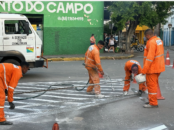 Demutran realiza manutenção da sinalização de trânsito em ruas do Crato