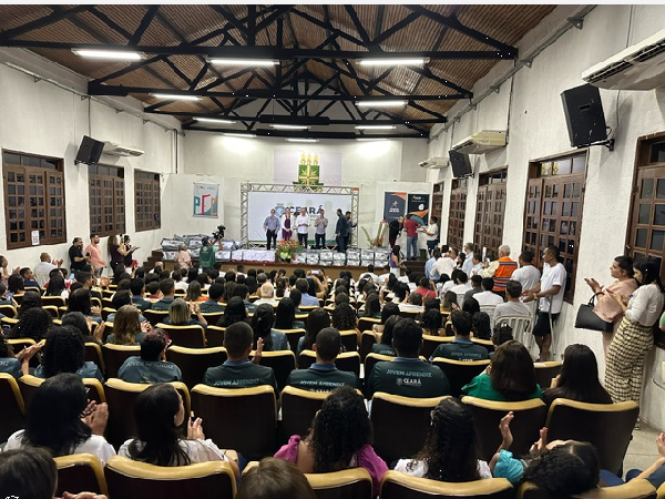 130 alunos cratenses recebem certificação e kits instrumentais dos cursos de qualificação profissional