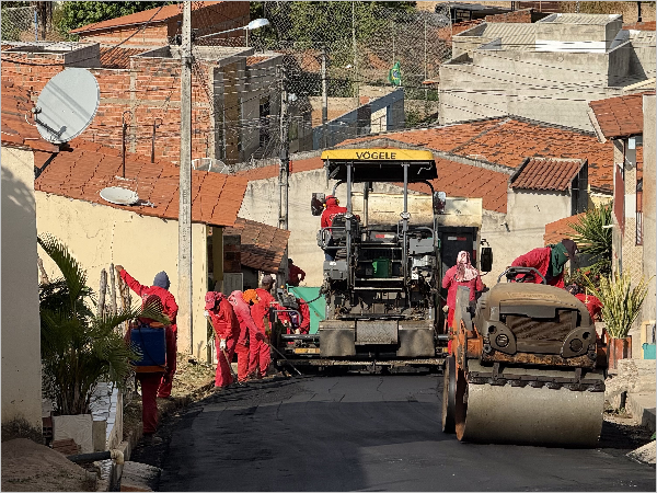 Programa Novos Caminhos do Crato realiza asfaltamento de sete ruas no Gisélia P [...]