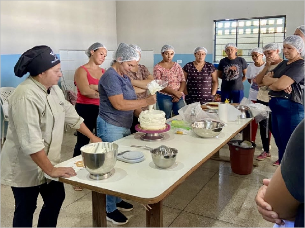 Mais oportunidades: CRAS da Ponta da Serra realiza Curso de Bolos e Tortas para beneficiárias do Ce [...]